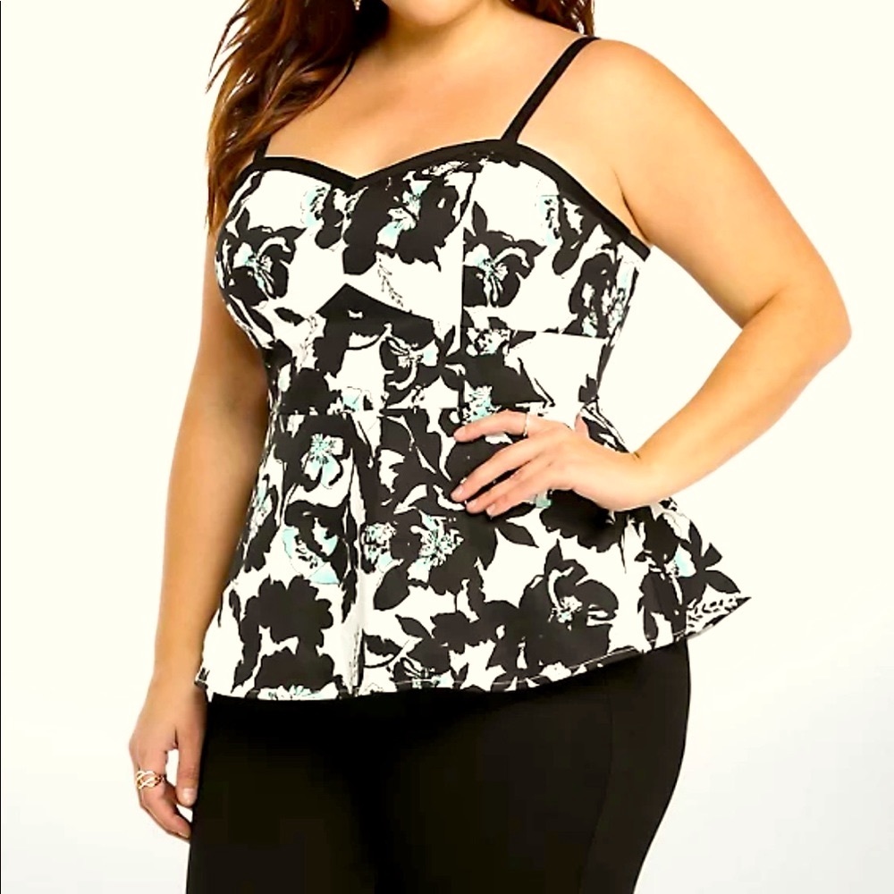 Torrid 3X floral fit and flare blouse💜